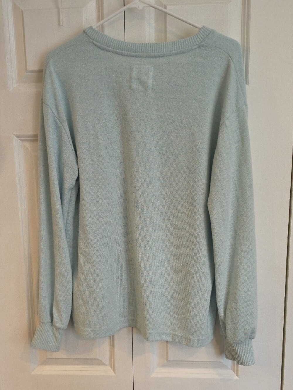 LakeGirl Women's Light Blue V-Neck Pullover Sweater - Picture 4 of 4